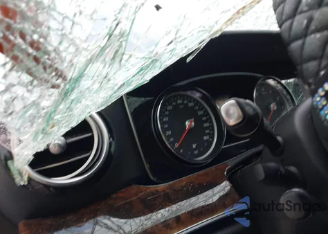 2017 Mercedes-Benz E 300 4Matic из США, поврежденный, VIN WDDZF4KB3HA012683